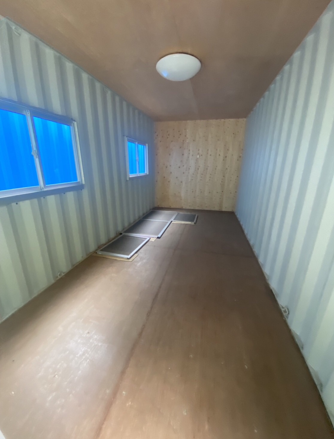 カスタムコンテナ 内装作業